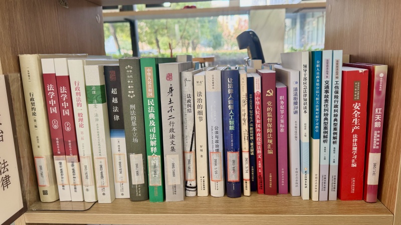 3.1法治书籍_副本.jpg 3.1法治书籍_副本.jpg